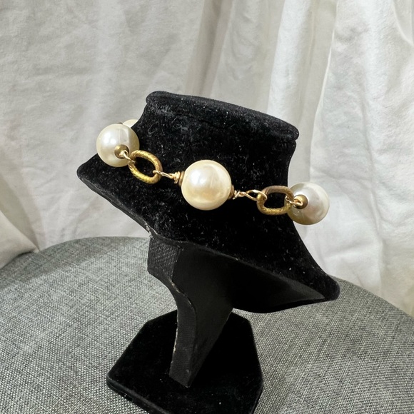 Mother of Pearl Charm Bracelet With Charm and a Magnetic Clasp. Size 8” … - Picture 8 of 8